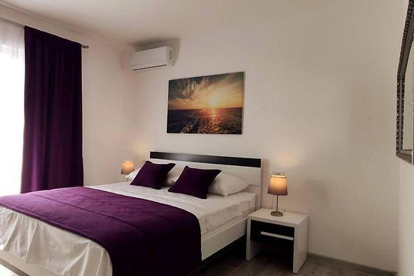 Image No.25-8 Bed Property for sale