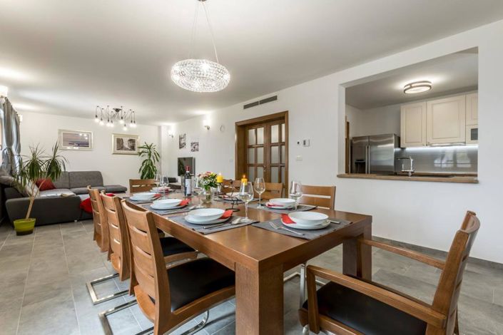 Image No.11-4 Bed Property for sale