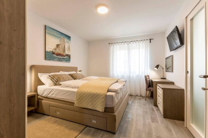 Image No.19-4 Bed Property for sale