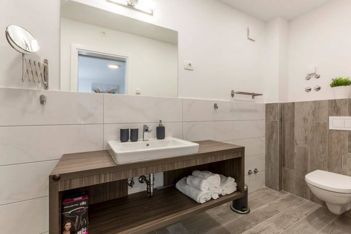 Image No.25-4 Bed Property for sale