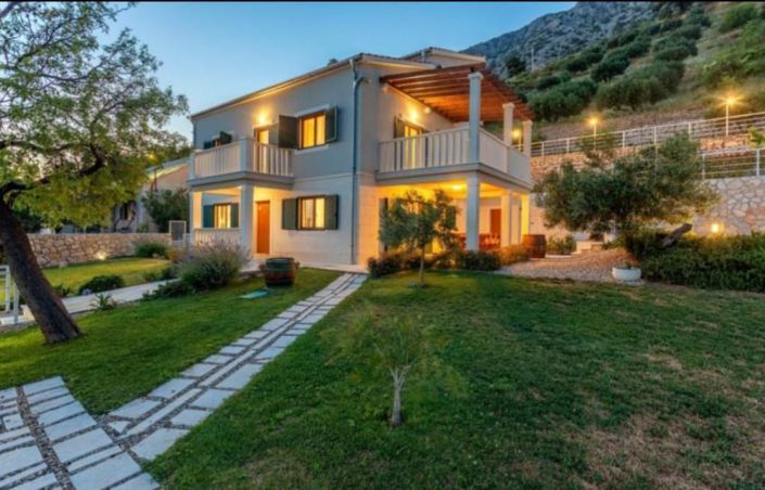 Image No.6-4 Bed Property for sale