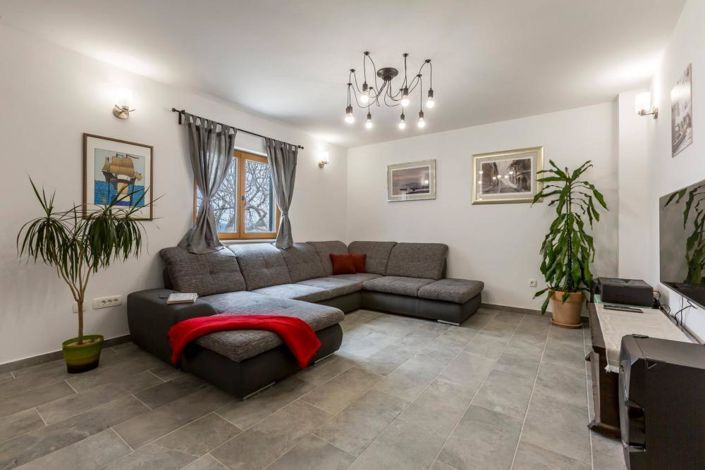 Image No.9-4 Bed Property for sale