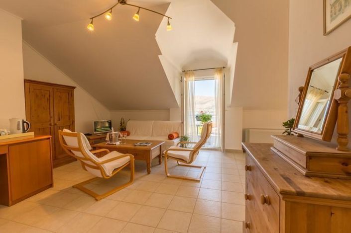 Image No.19-13 Bed Property for sale