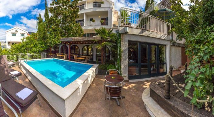 Image No.5-13 Bed Property for sale