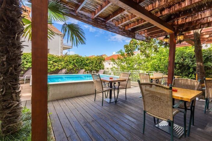 Image No.6-13 Bed Property for sale