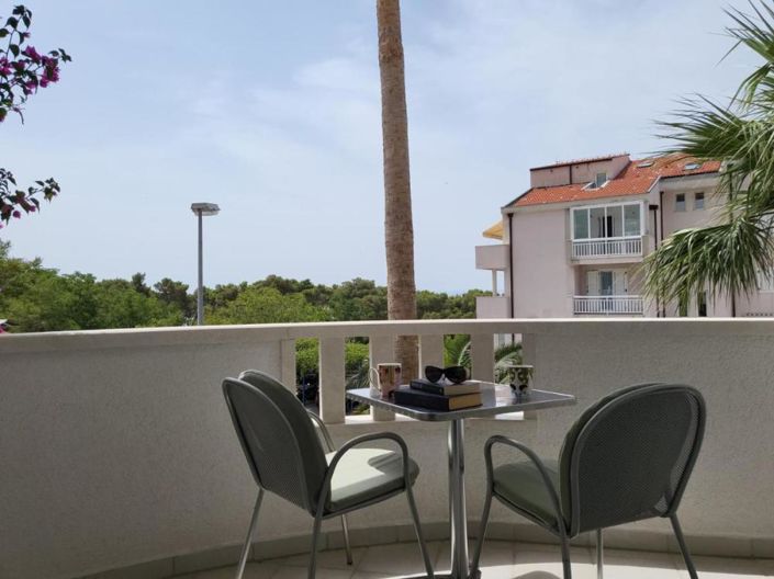 Image No.3-19 Bed Property for sale