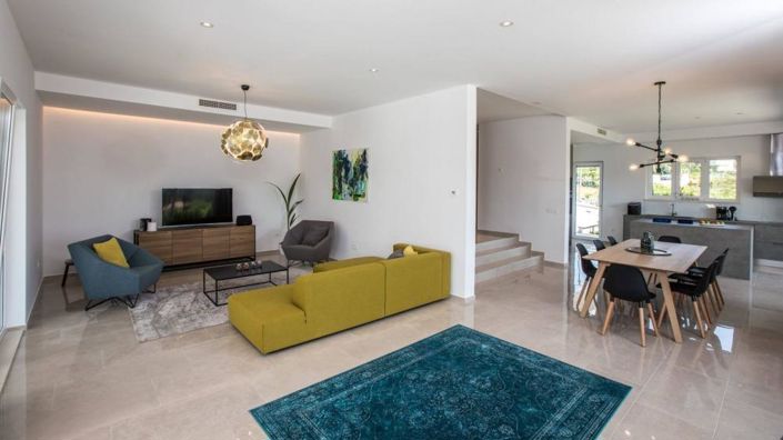 Image No.18-4 Bed Property for sale