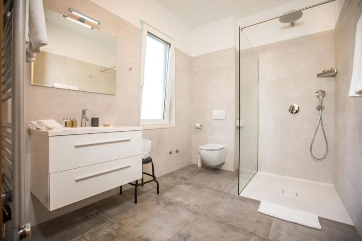 Image No.23-4 Bed Property for sale