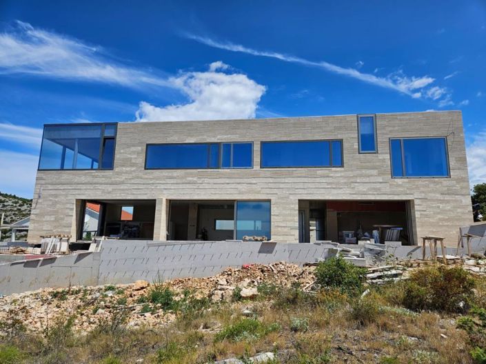 Image No.1-4 Bed Property for sale