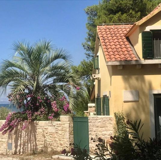 Image No.10-3 Bed Property for sale