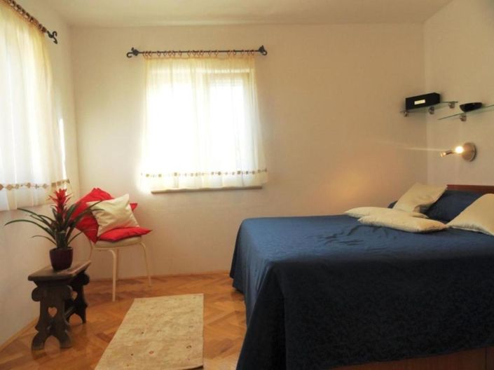 Image No.17-4 Bed Property for sale