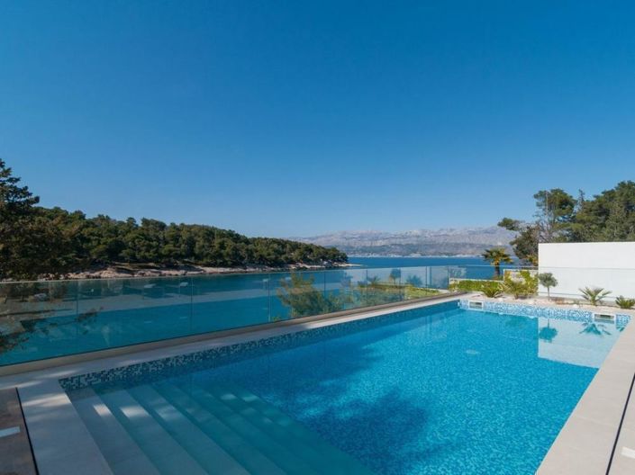 Image No.1-6 Bed Property for sale