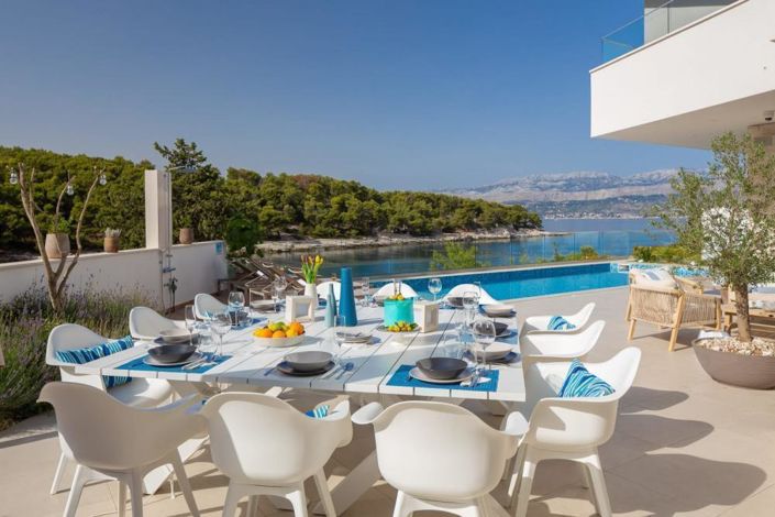 Image No.23-6 Bed Property for sale