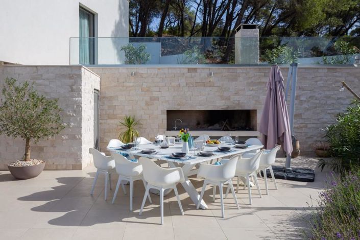 Image No.24-6 Bed Property for sale