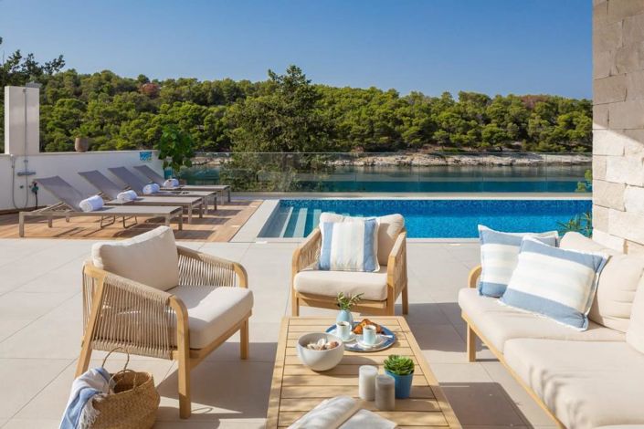 Image No.25-6 Bed Property for sale