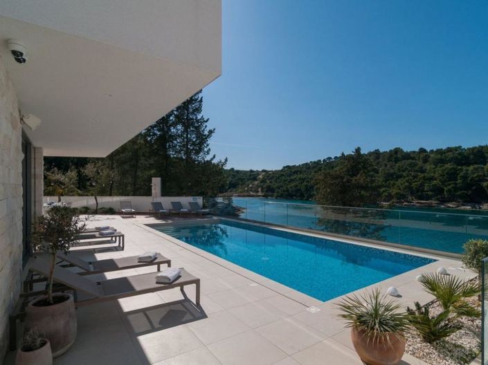 Image No.5-6 Bed Property for sale