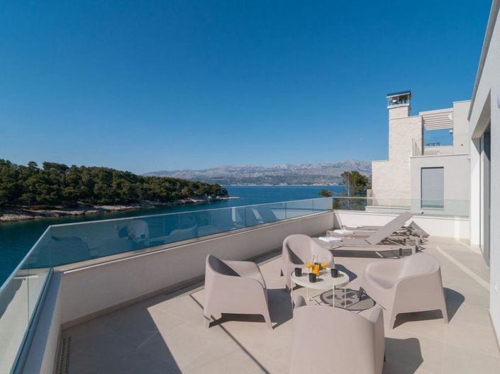 Image No.6-6 Bed Property for sale