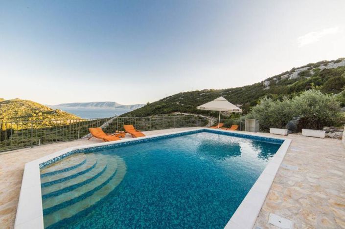 Image No.1-17 Bed Property for sale