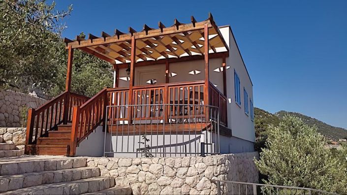 Image No.10-17 Bed Property for sale