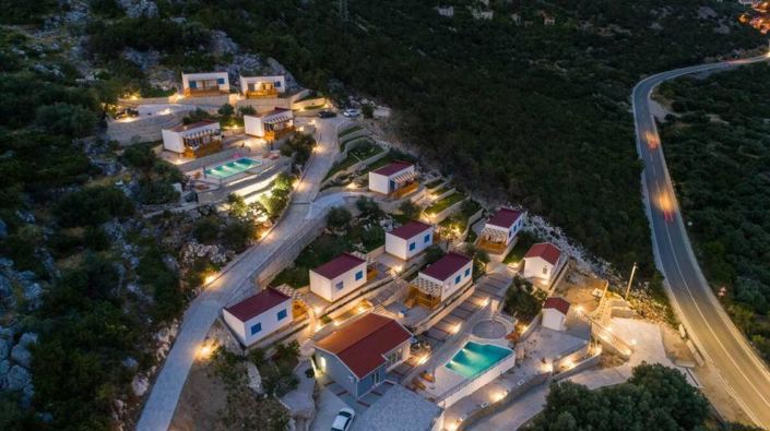 Image No.25-17 Bed Property for sale