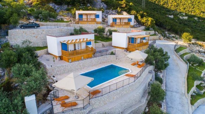 Image No.6-17 Bed Property for sale