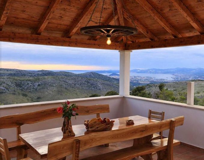 Image No.6-6 Bed Property for sale