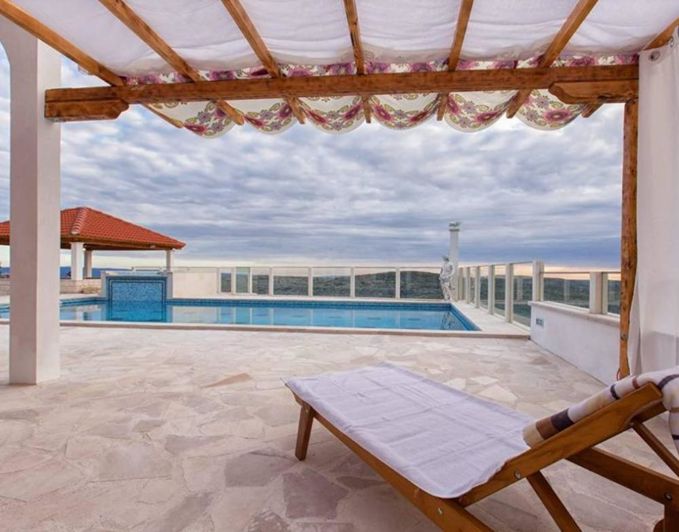 Image No.7-6 Bed Property for sale