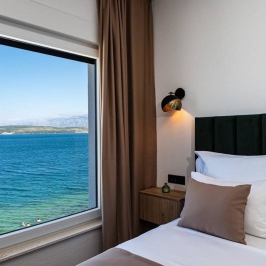 Image No.14-5 Bed Property for sale