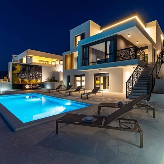 Image No.9-5 Bed Property for sale