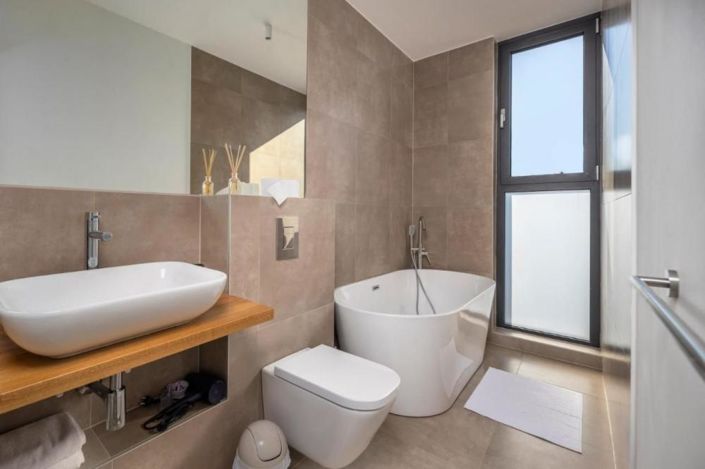 Image No.22-3 Bed Property for sale