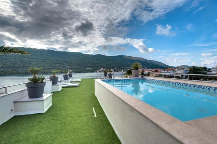 Image No.1-7 Bed Property for sale