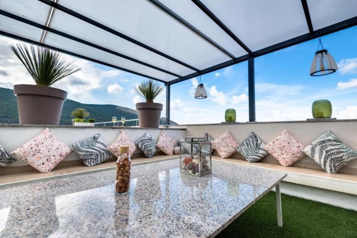 Image No.12-7 Bed Property for sale