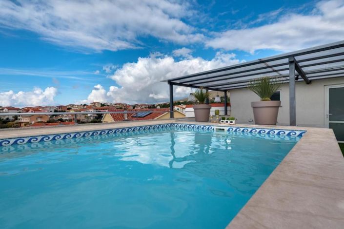 Image No.13-7 Bed Property for sale