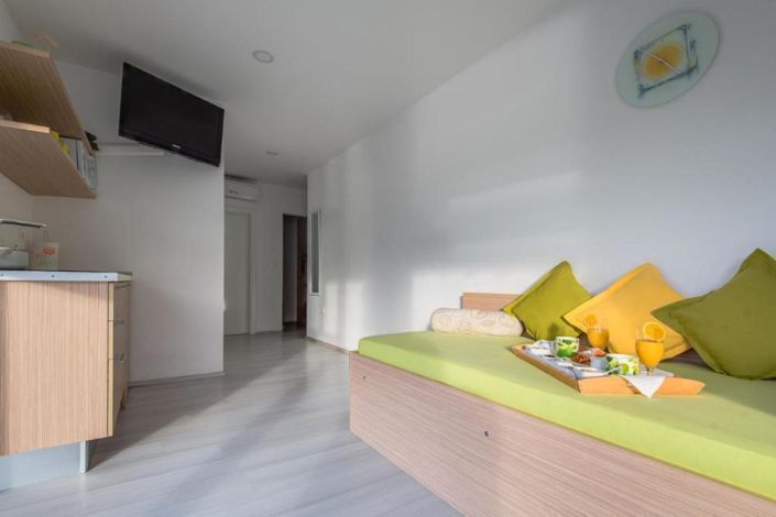 Image No.23-7 Bed Property for sale