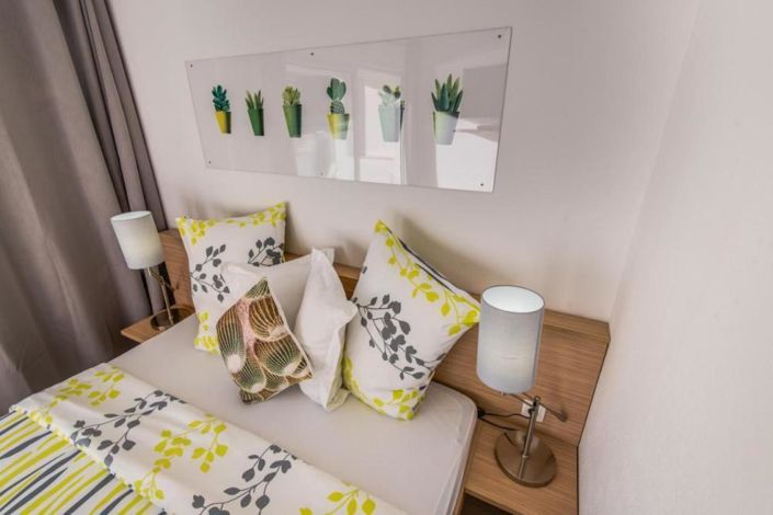 Image No.9-7 Bed Property for sale