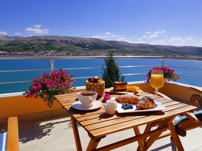 Image No.1-8 Bed Property for sale