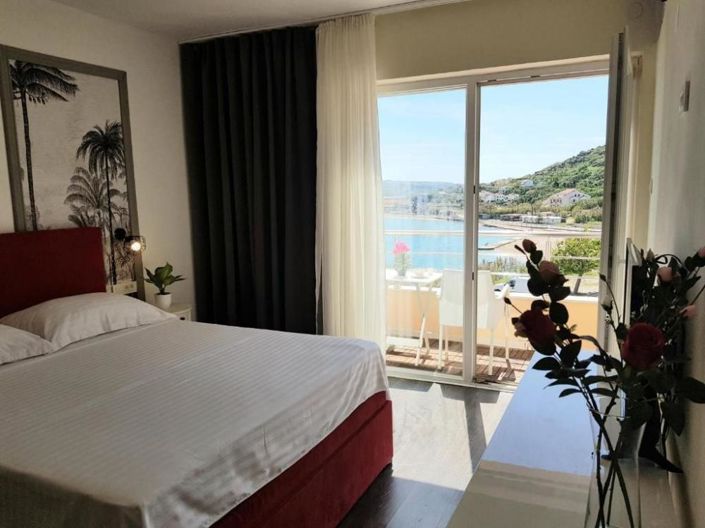 Image No.11-8 Bed Property for sale