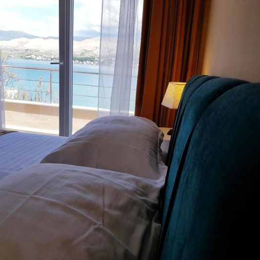 Image No.5-8 Bed Property for sale