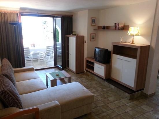 Image No.4-8 Bed Property for sale