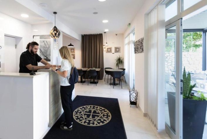 Image No.3-19 Bed Property for sale