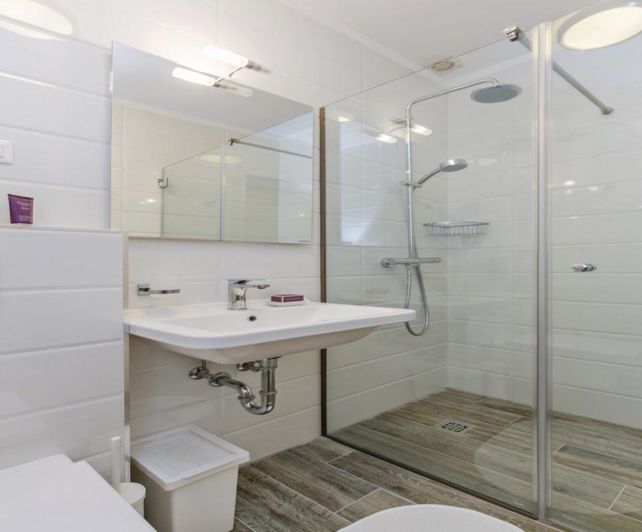 Image No.17-3 Bed Property for sale