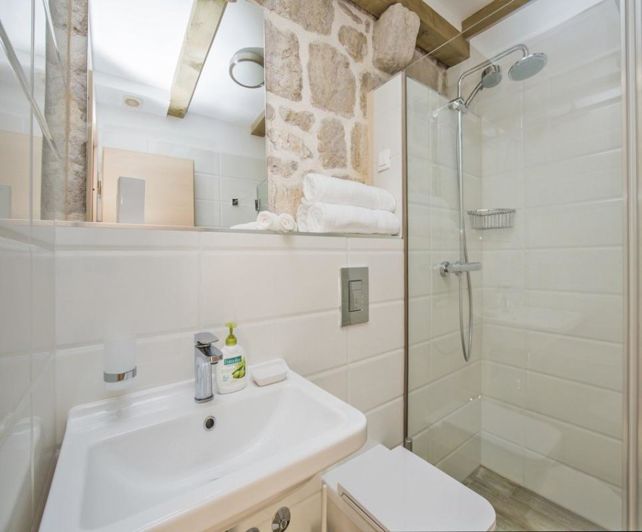 Image No.20-3 Bed Property for sale