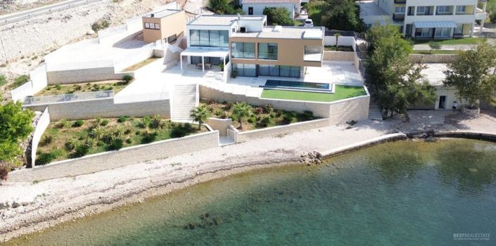 Image No.10-4 Bed Property for sale