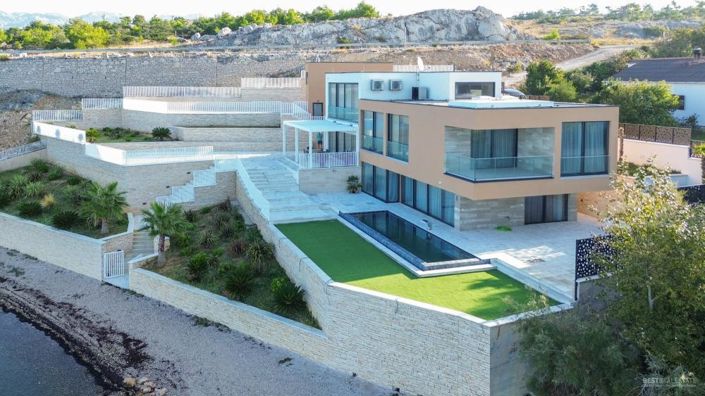 Image No.9-4 Bed Property for sale