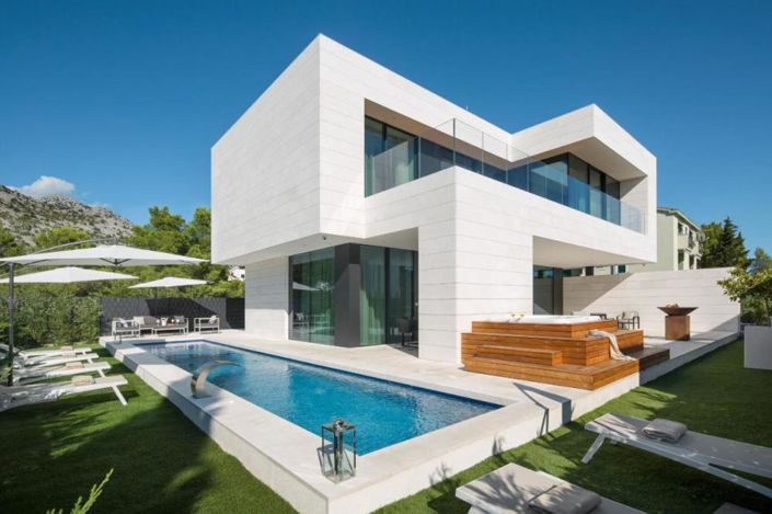 Image No.1-4 Bed Property for sale