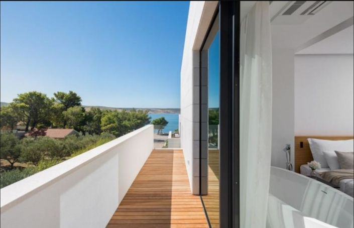 Image No.7-4 Bed Property for sale