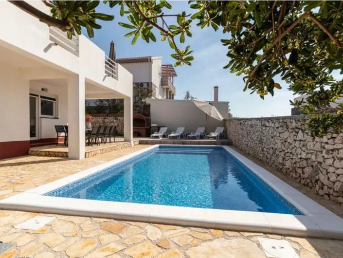 Image No.1-4 Bed Property for sale