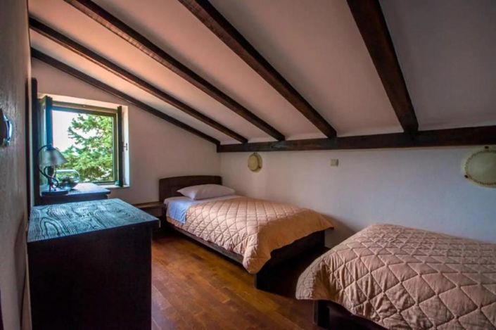 Image No.17-5 Bed Property for sale