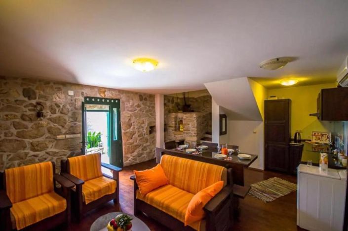 Image No.19-5 Bed Property for sale