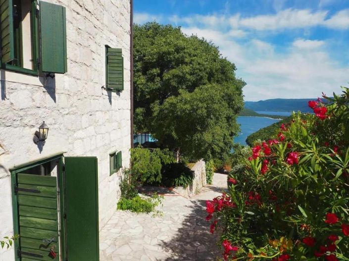 Image No.5-5 Bed Property for sale